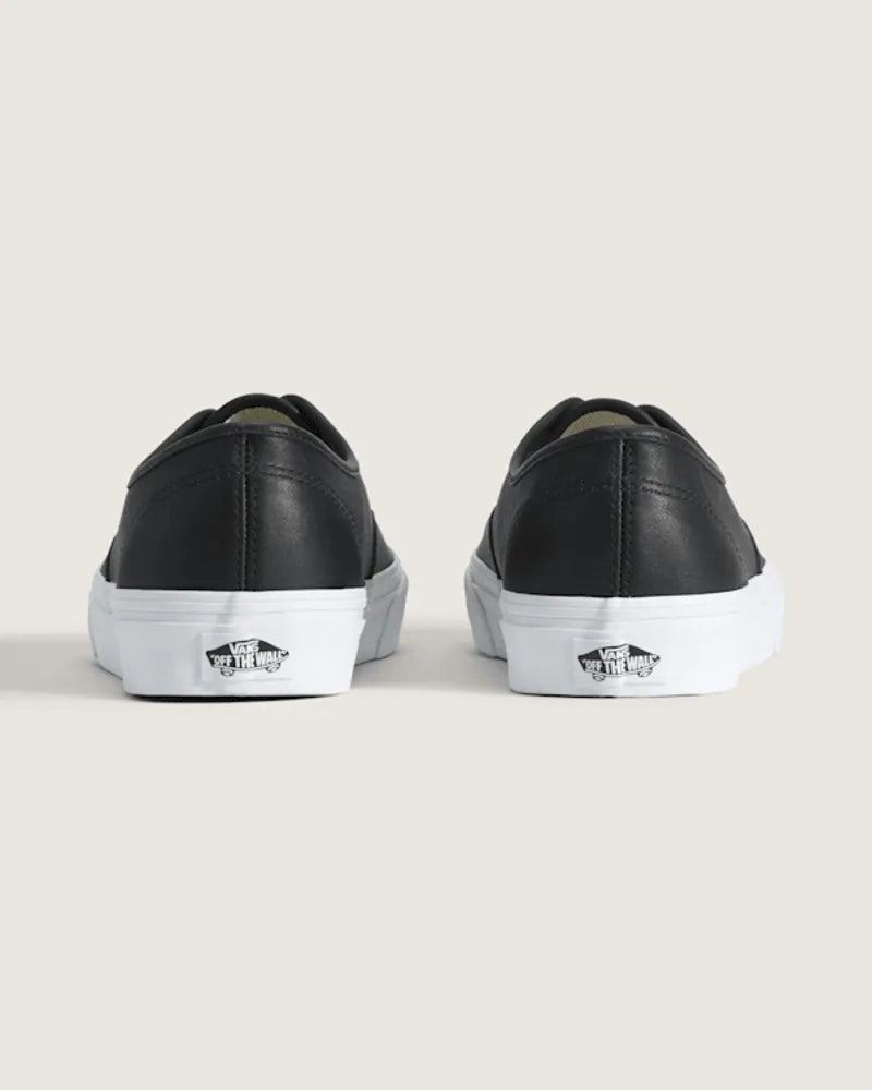Black / True White