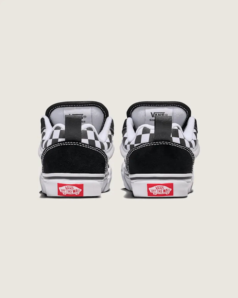 Black / True White