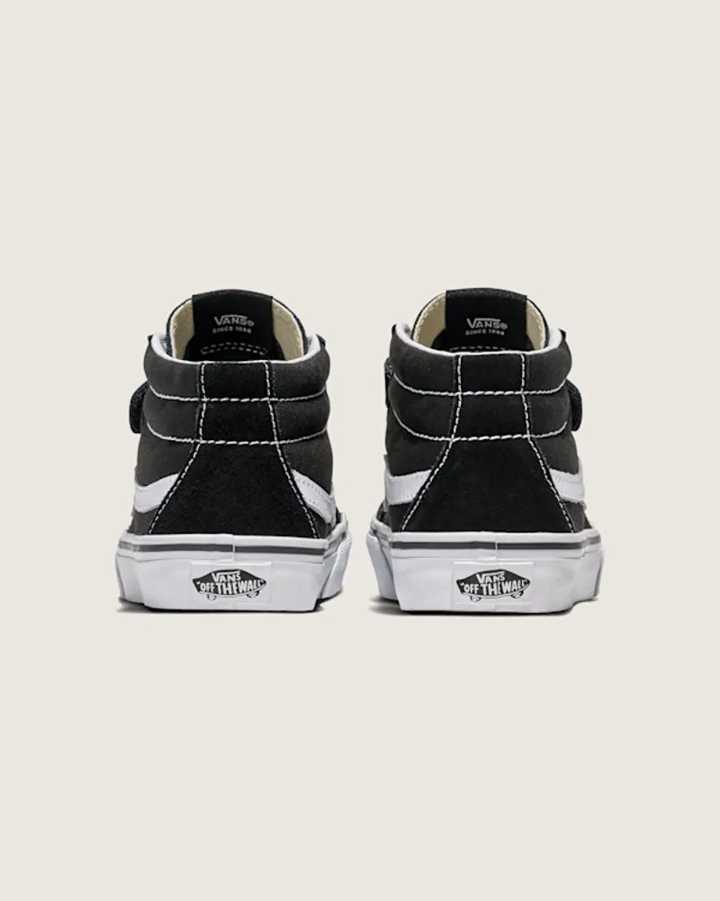 Black / True White