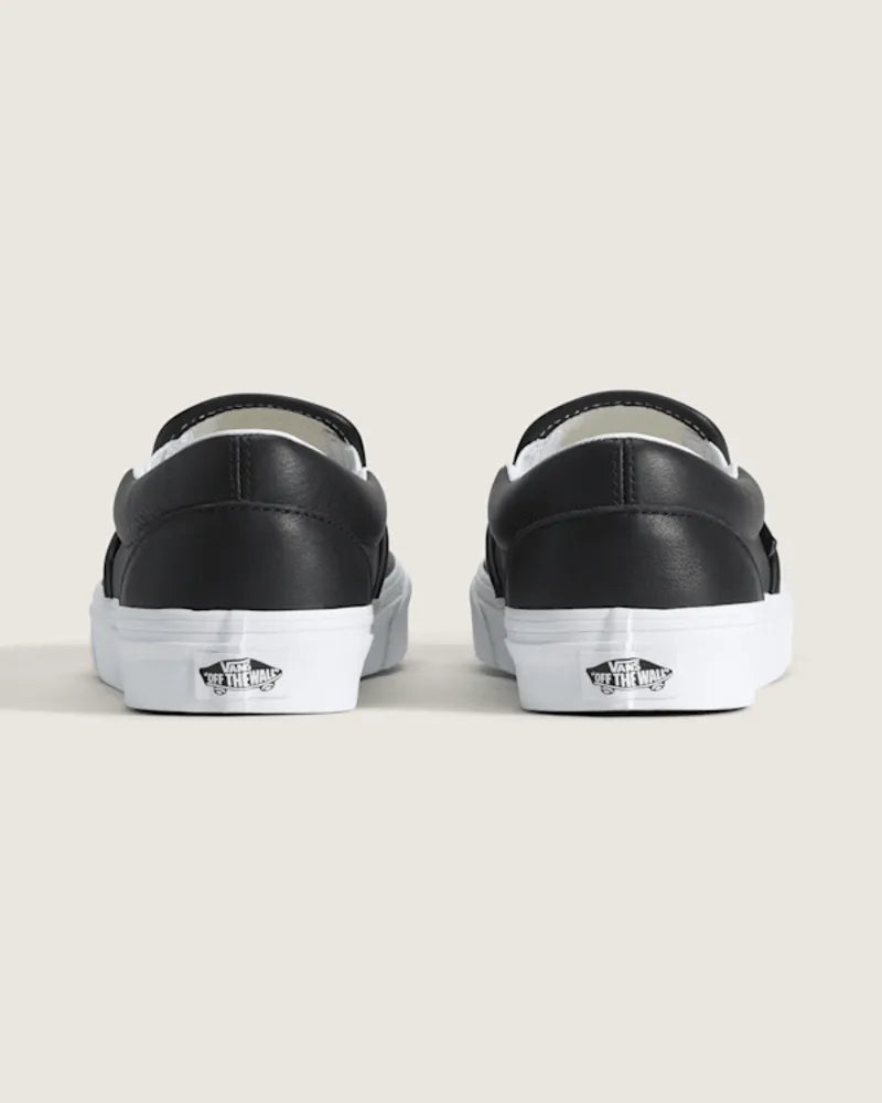 Black / True White
