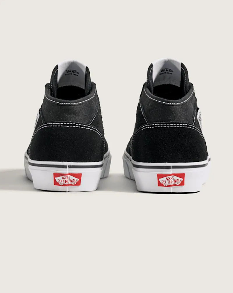 Black / True White