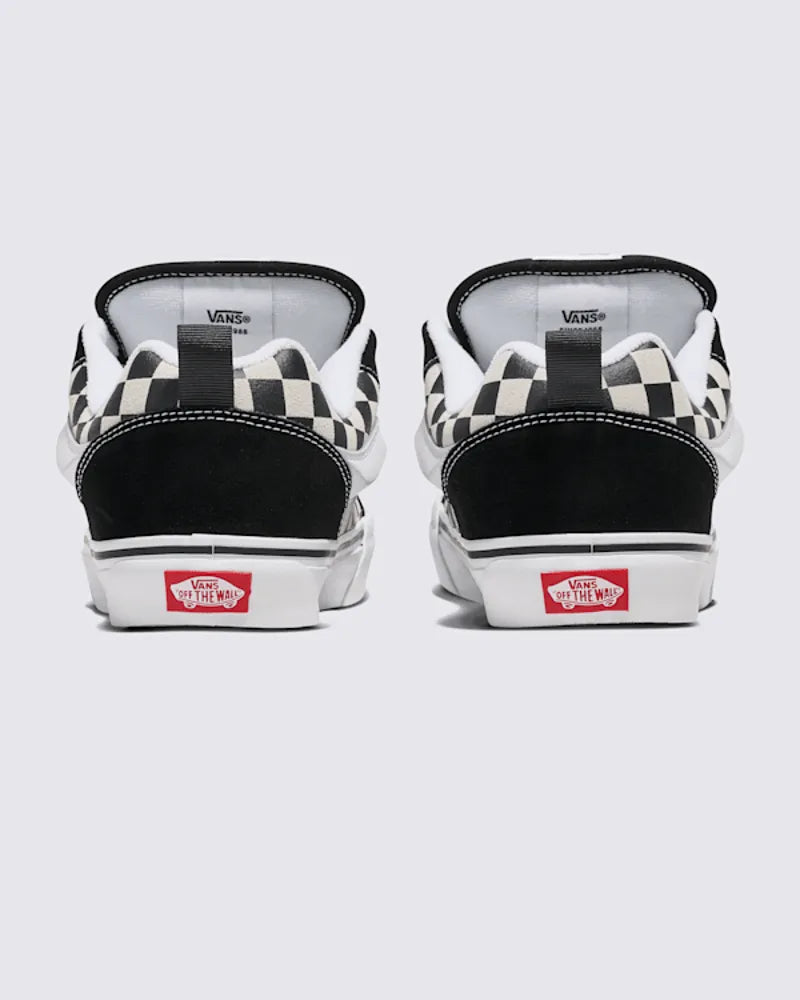 Black / True White
