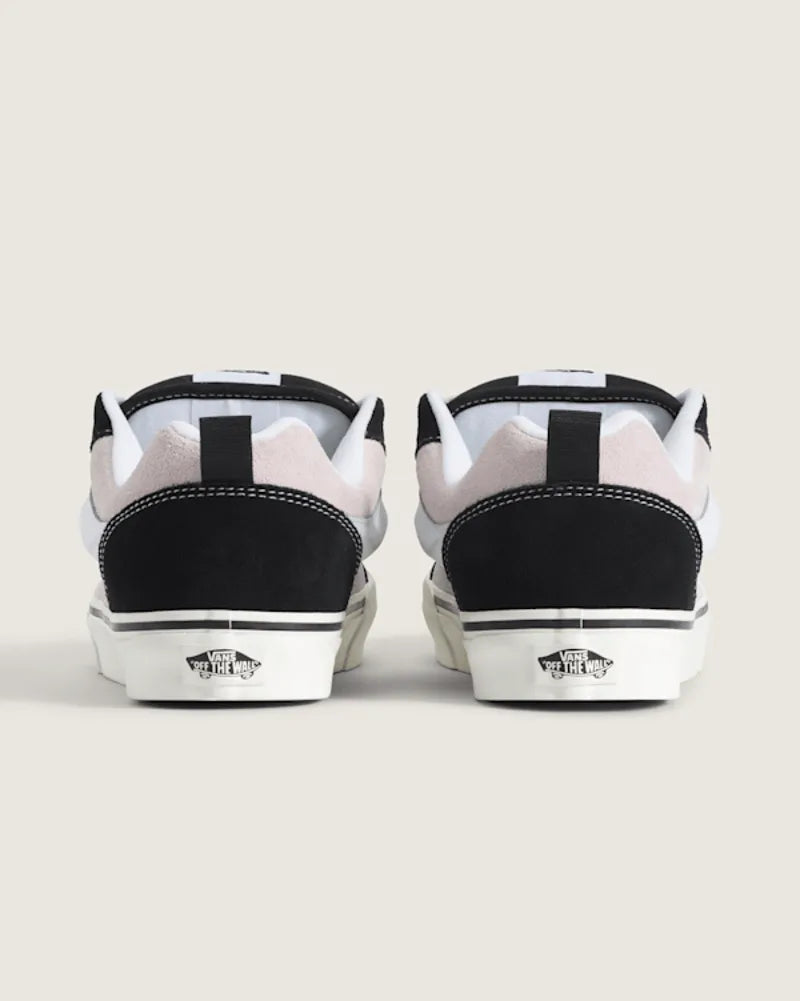 Black / True White