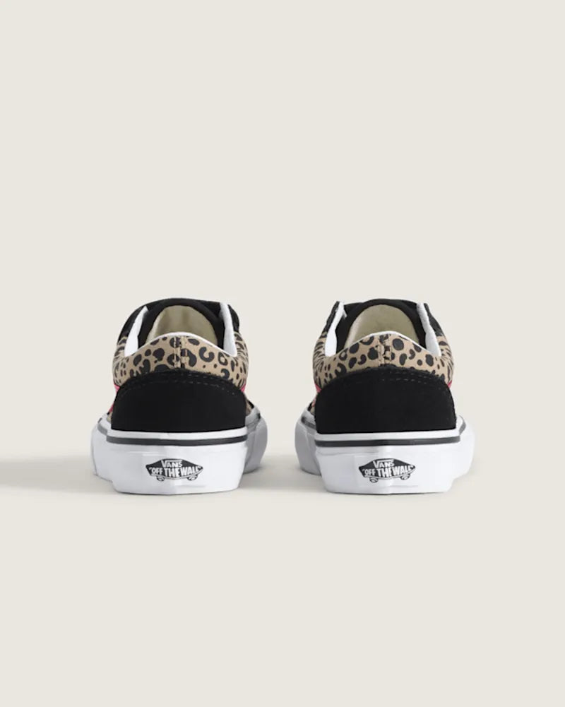 Black / True White