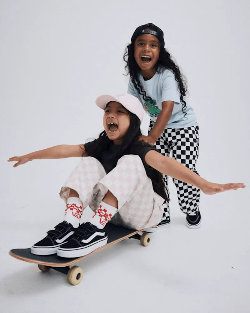 Black / True White