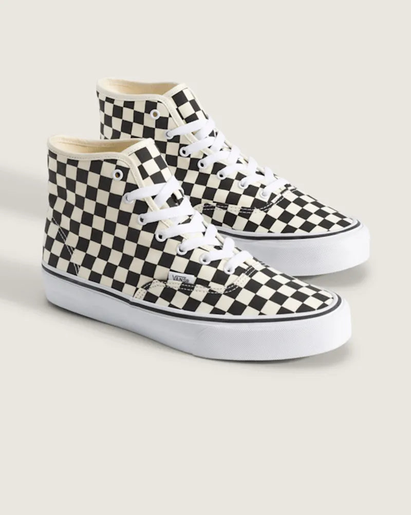 Black / True White