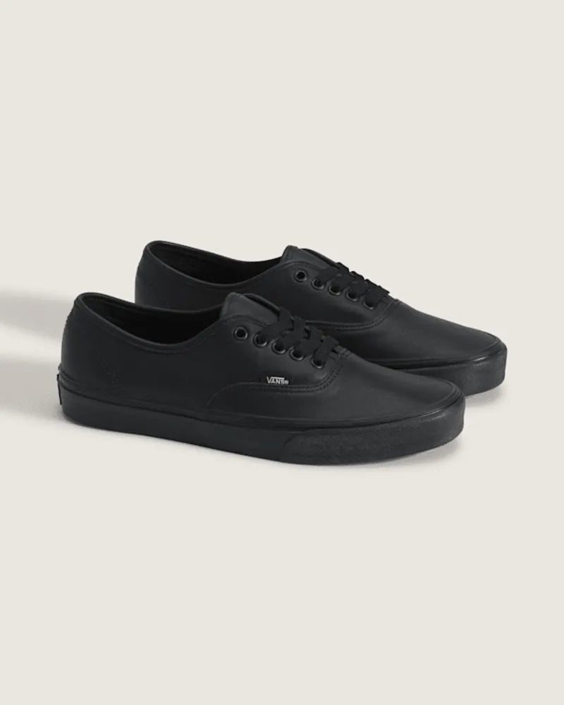 Black / True White
