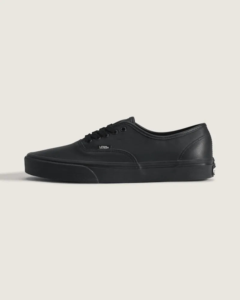Black / True White