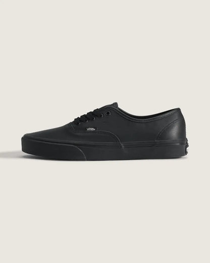 Black / True White