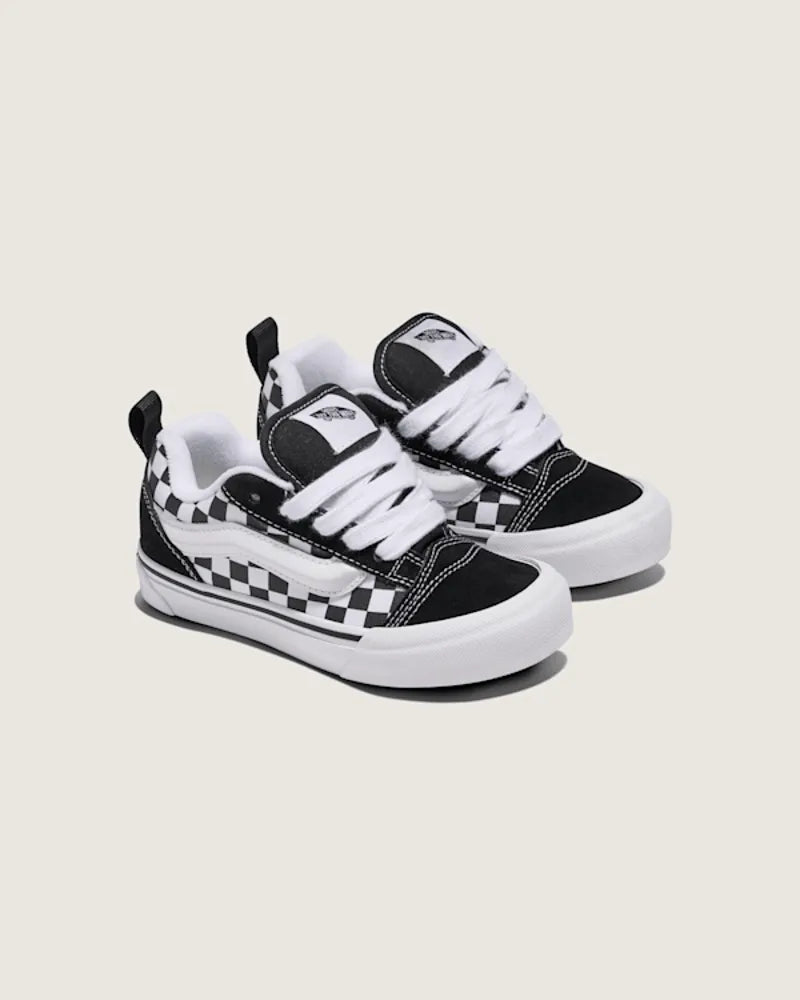 Black / True White