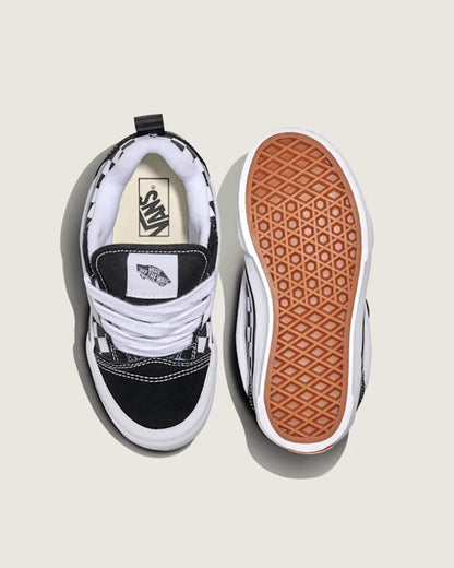 Black / True White