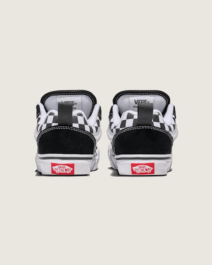 Black / True White