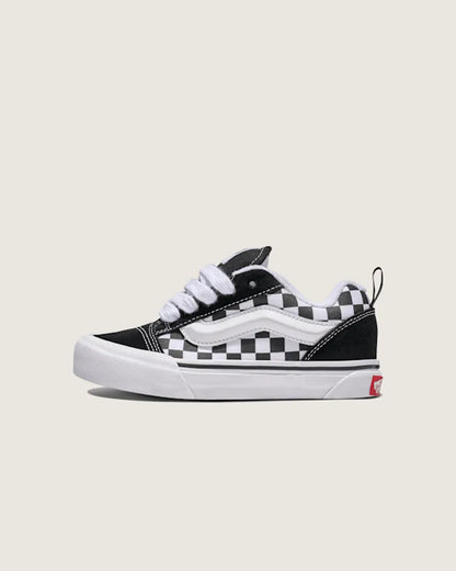 Black / True White