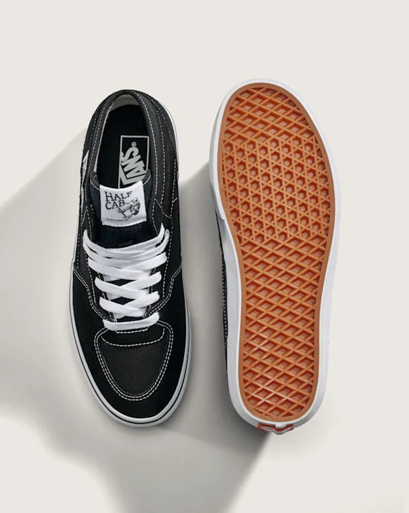 Black / True White