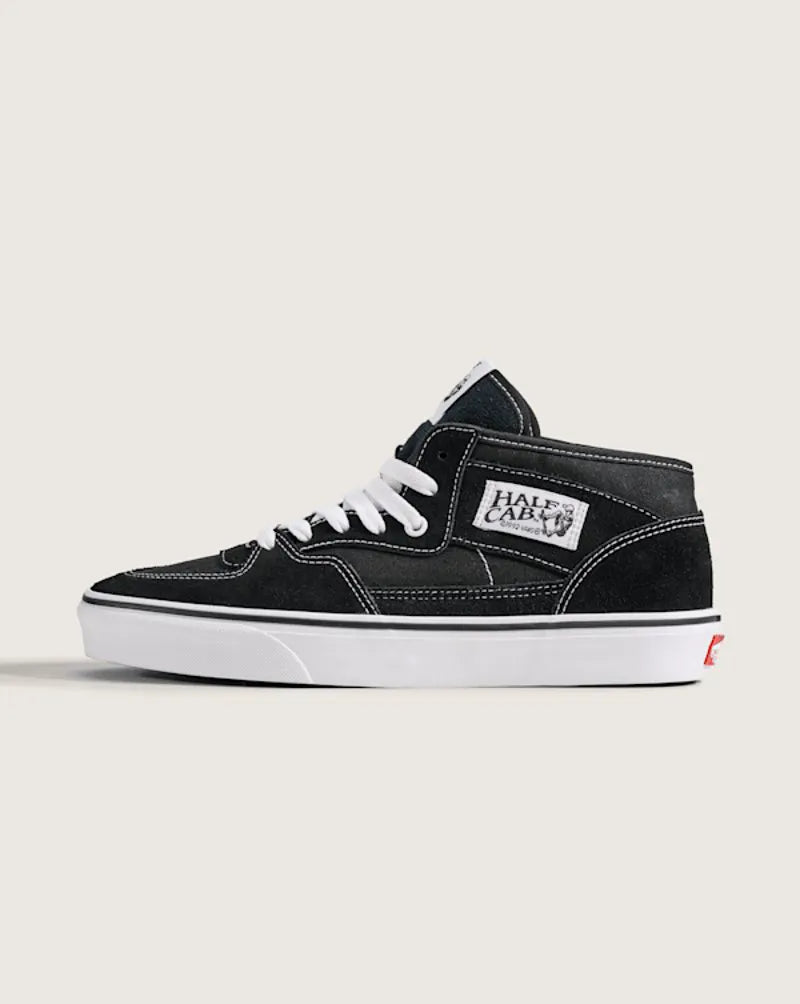 Black / True White