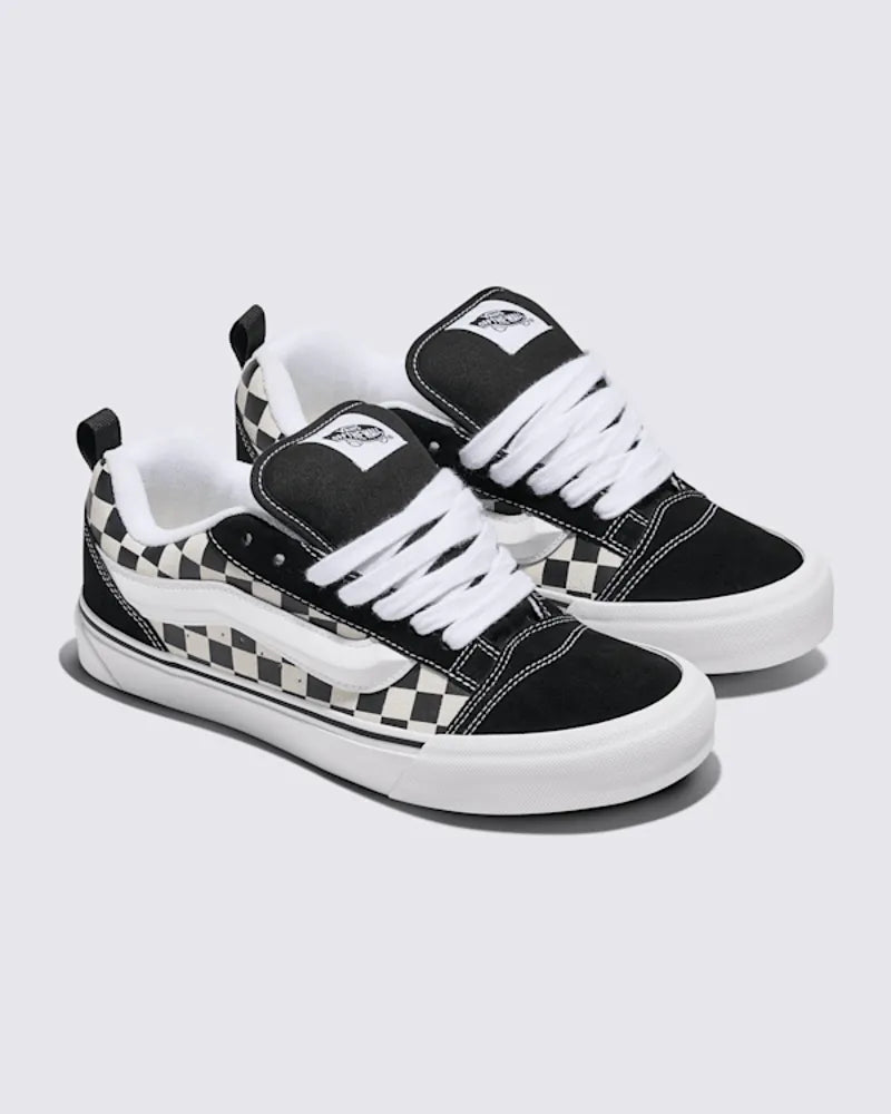 Black / True White
