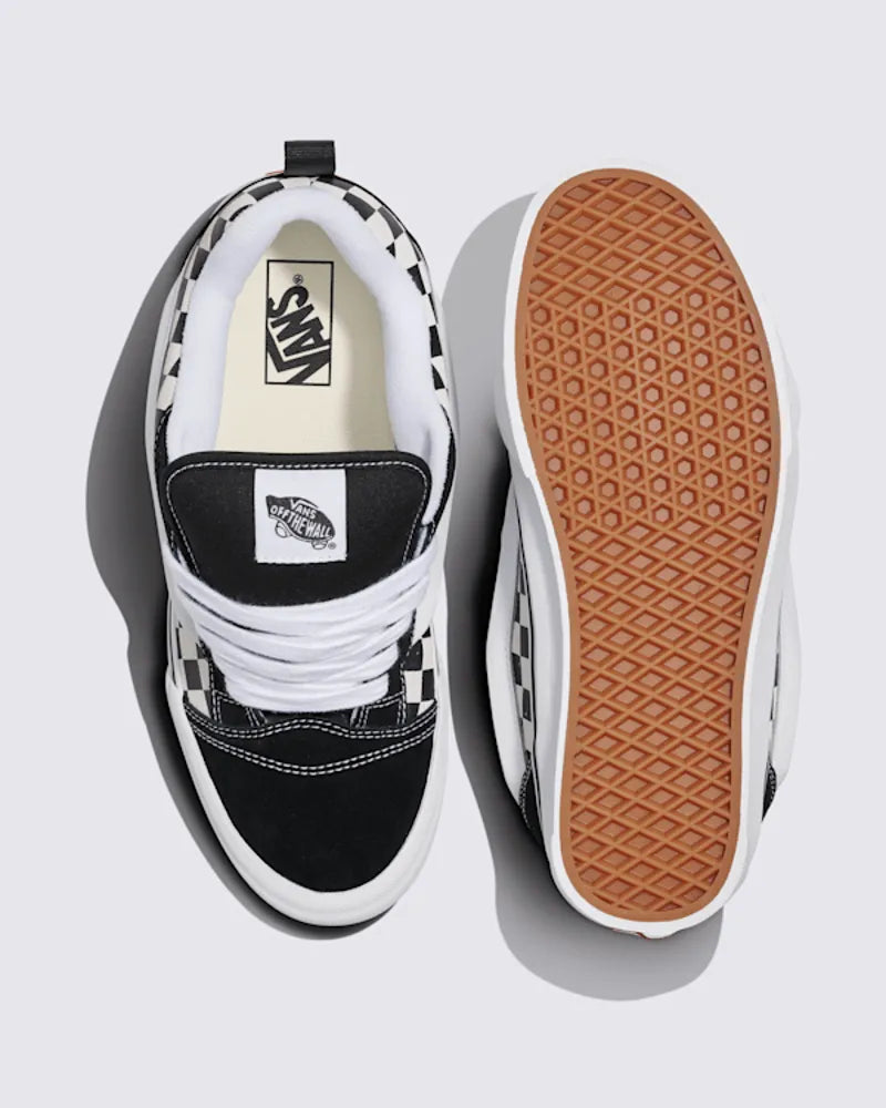 Black / True White