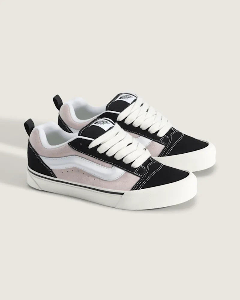 Black / True White