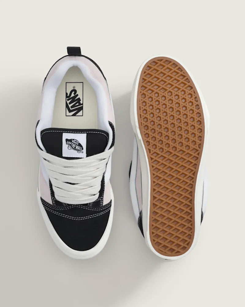 Black / True White