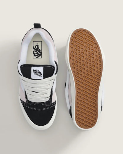 Black / True White