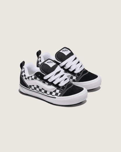 Black / True White