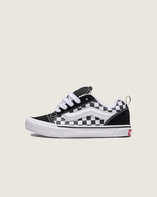 Black / True White