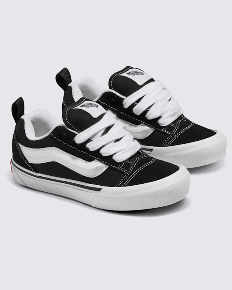 Black / True White
