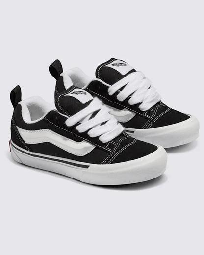 Black / True White