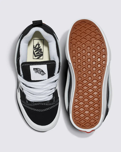 Black / True White