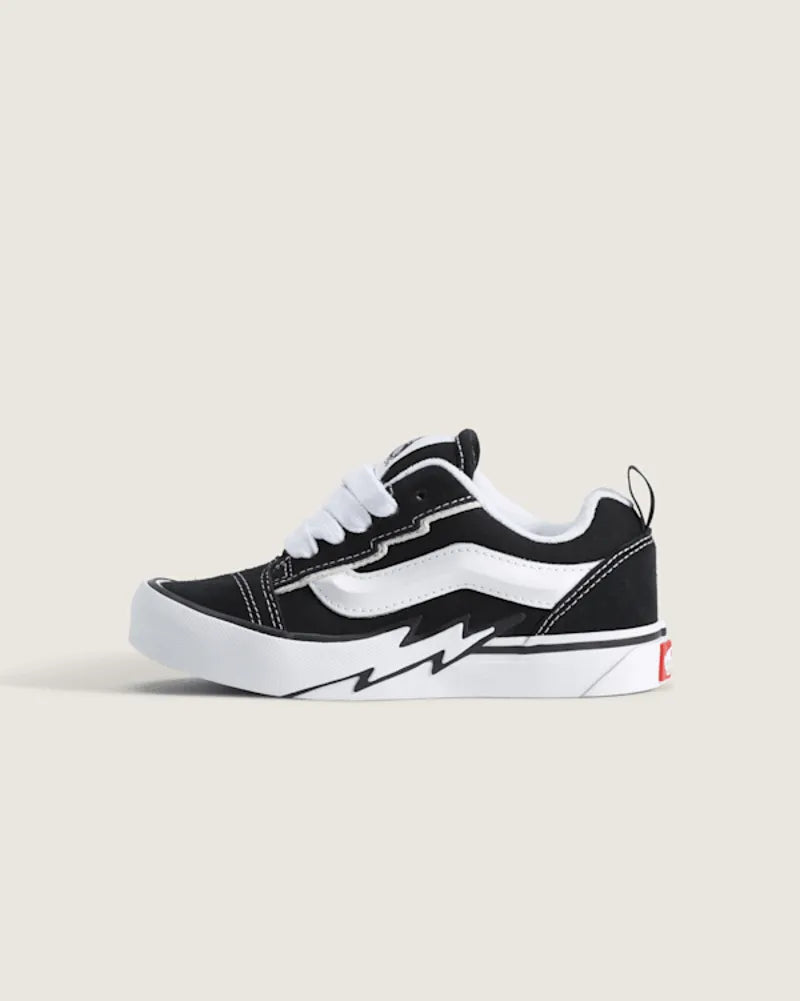 Black / True White