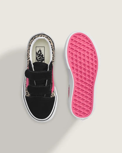 Black / True White