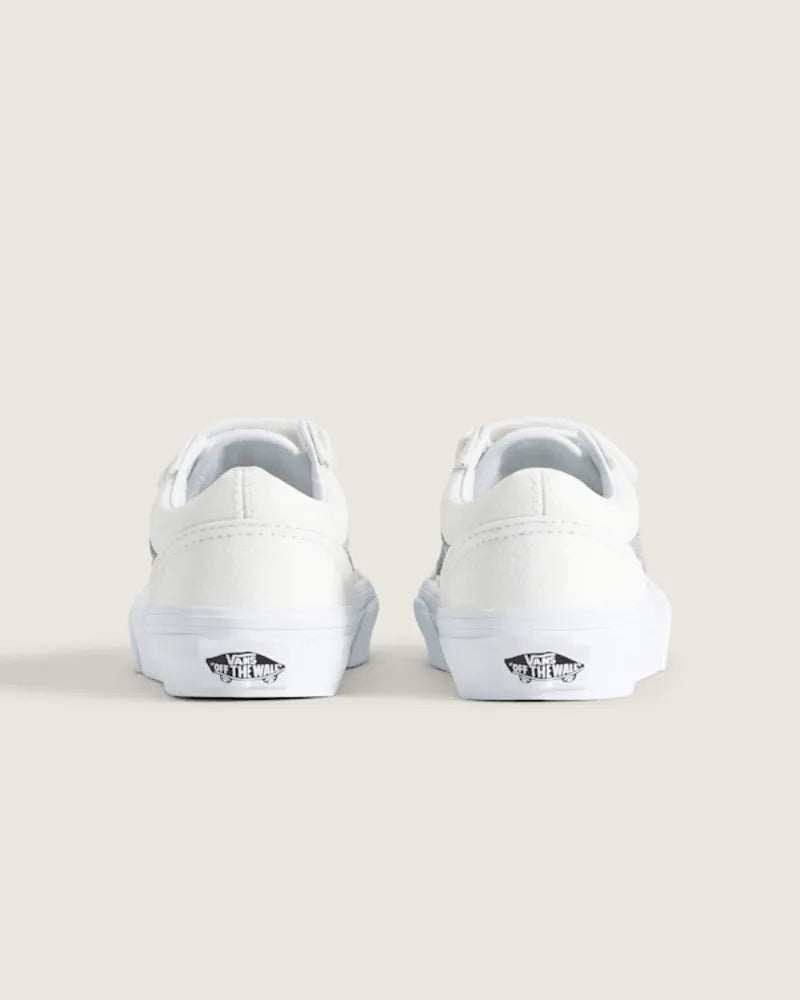 Black / True White