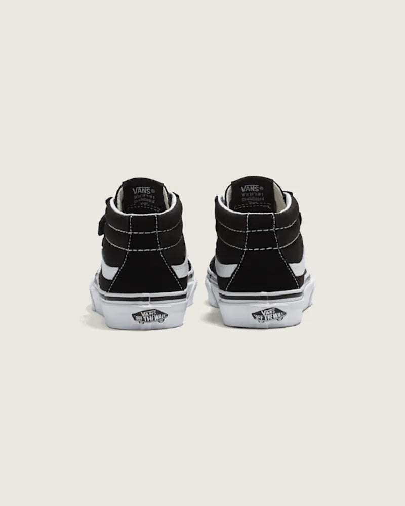Black / True White