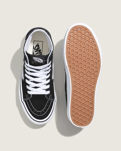 Black / True White