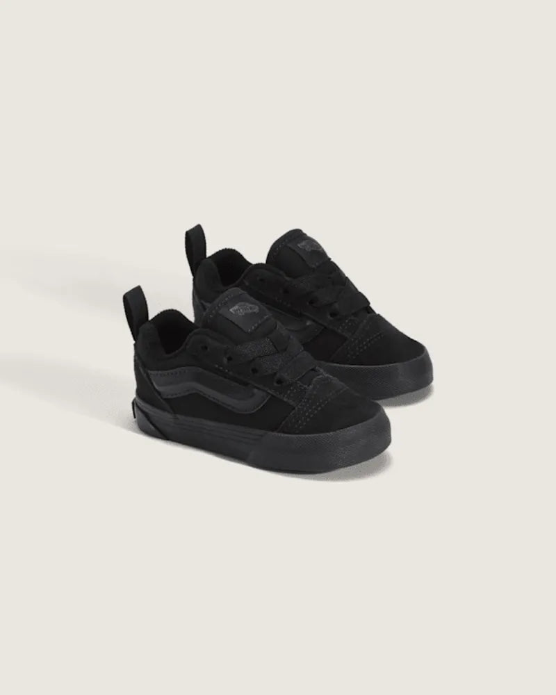 Black / True White