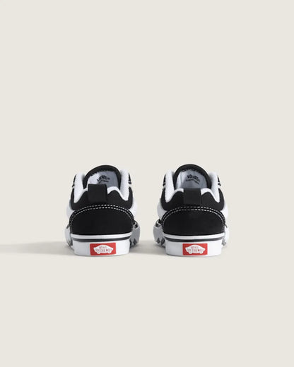 Black / True White